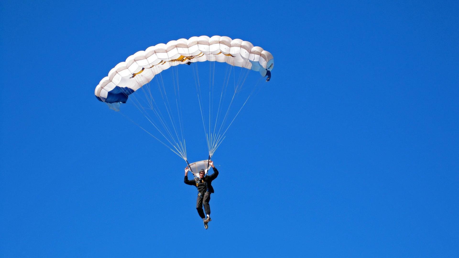 世界杯：公共大屏幕观战活动出现“人山人海站不下”场景